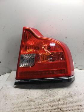 166-60344br Volvo Passenger Right Tail Light Fits 04-06 80 Series 1344536